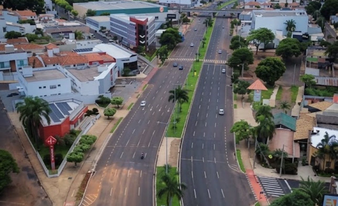 Imóvel comercial na Av. Rondon Pacheco ( Locação ) 2 pavimentos